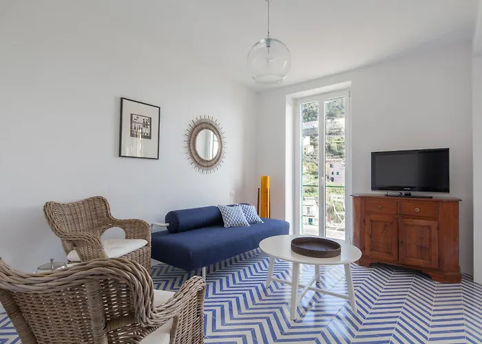 San Giovanni Apt, Seaview Terrace, 2 Aircondo Bdr, Easy From Train Or Private Parking