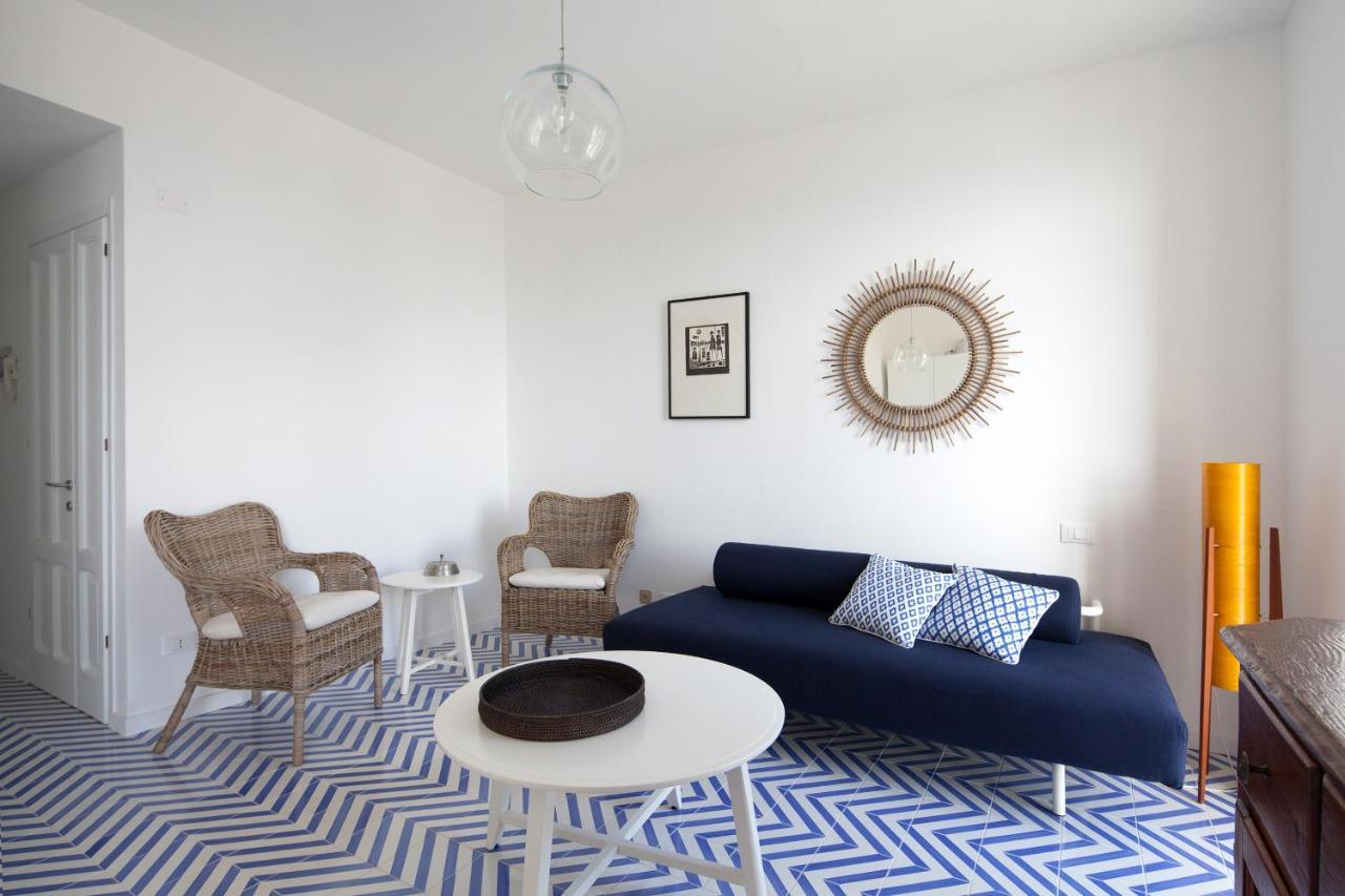 Apartment San Giovanni Apt, Seaview Terrace, 2 Aircondo Bdr, Easy From Train Or Private Parking *