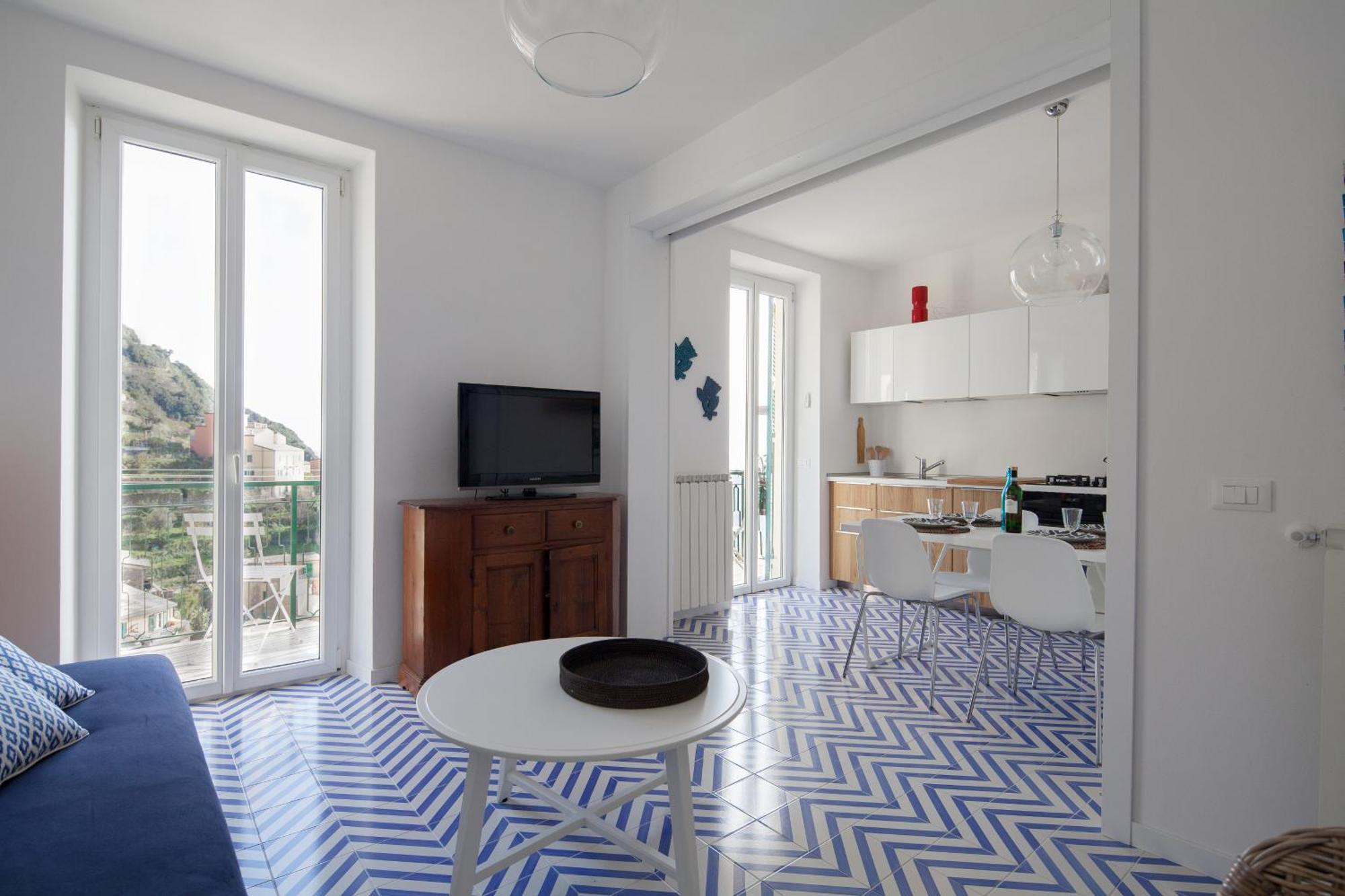 San Giovanni Apt, Seaview Terrace, 2 Aircondo Bdr, Easy From Train Or Private Parking Apartment