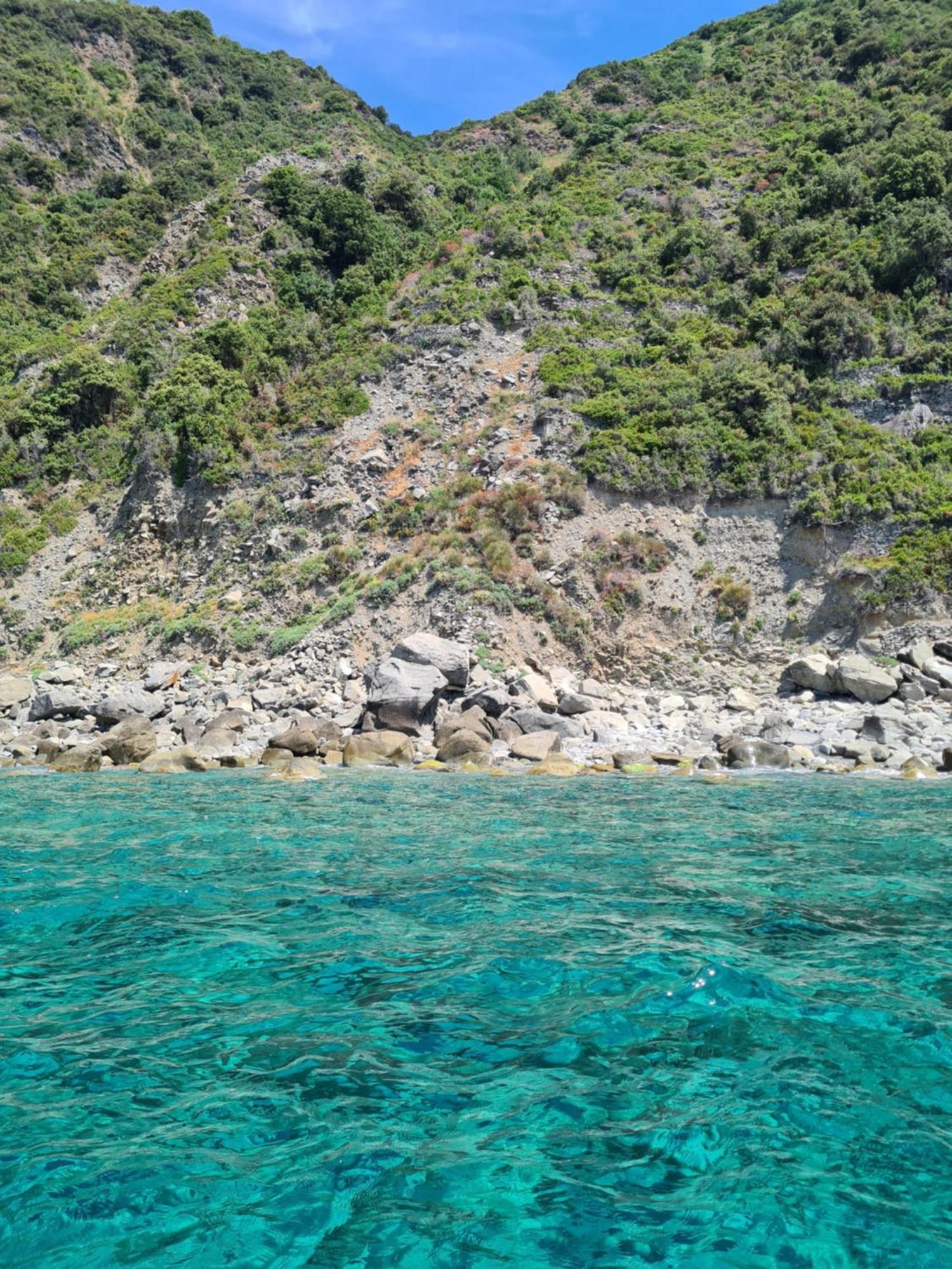 San Giovanni Apt, Seaview Terrace, 2 Aircondo Bdr, Easy From Train Or Private Parking Apartment
