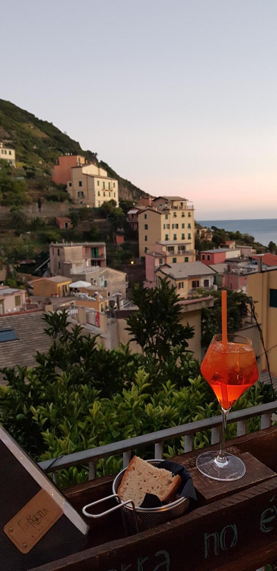 San Giovanni Apt, Seaview Terrace, 2 Aircondo Bdr, Easy From Train Or Private Parking *