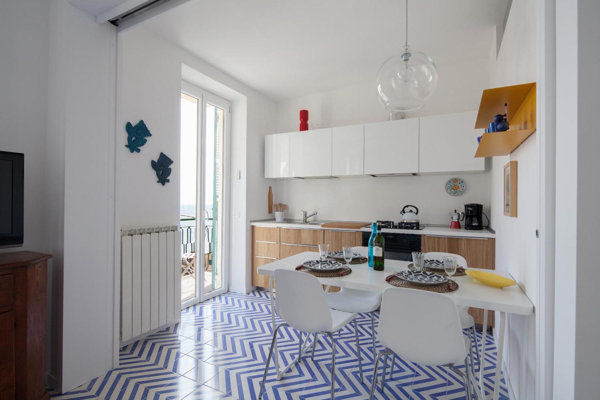 Apartamento San Giovanni Apt, Seaview Terrace, 2 Aircondo Bdr, Easy From Train Or Private Parking *